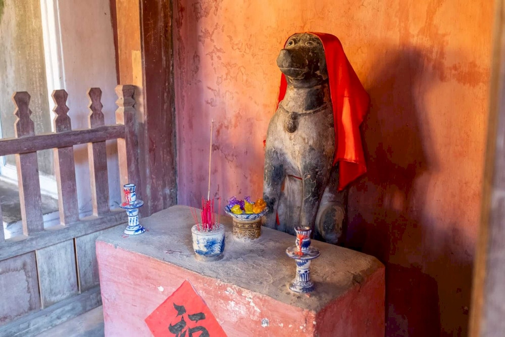 The Dog statue